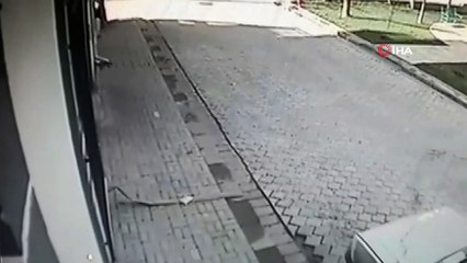 Kadını sokak ortasında güpegündüz böyle gasp etti