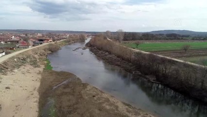 Tunca Nehri'nin bazı alanlarında nehir yatağının büyük bölümü susuz kaldı