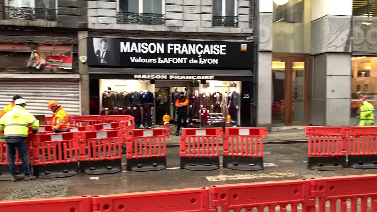 Affaissement de chaussée à Liège: la rue Léopol...