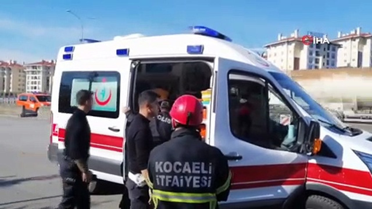 Direksiyon Başında Fenalaşan Sürücü TEM'in Ortasında Ölümden Döndü