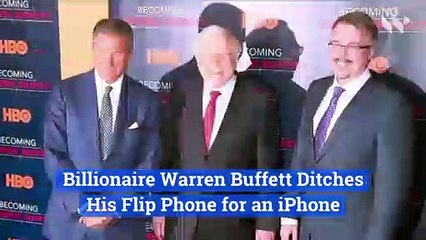 Billionaire Warren Buffett Ditches His Flip Phone for an iPhone
