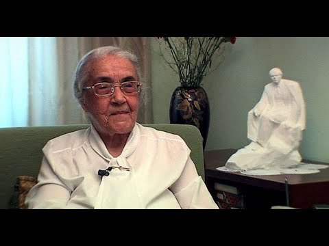 LIVE/ Ndërron jetë e veja e diktatorit Enver Hoxha, Nexhmije Hoxha