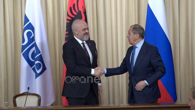 Ora News - Rama-Lavrov debat për Kosovën, konferencë mes batutave