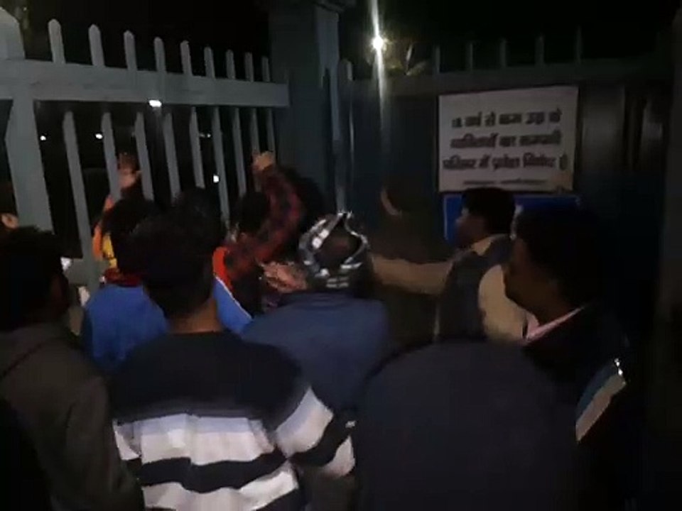 कैराना -ट्रक चालक की मौत पर जाम की सड़क, SDM मुर्दाबाद के लगाए नारे