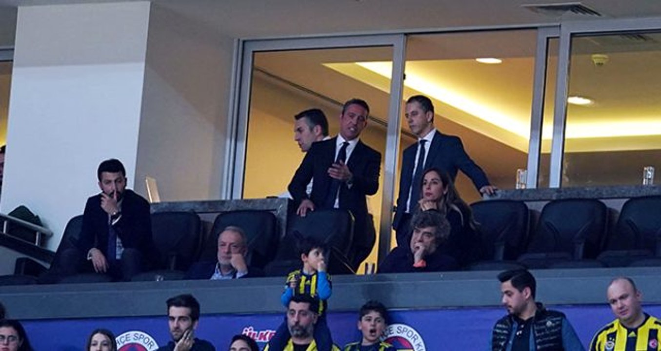 Fenerbahçeli bazı taraftarlardan Ali Koç'a tepki