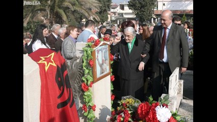 Download Video: Ora News - Ndërron jetë e veja e diktatorit Enver Hoxha, Nexhmije Hoxha