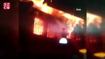Fatih'te ahşap bina alev alev yandı