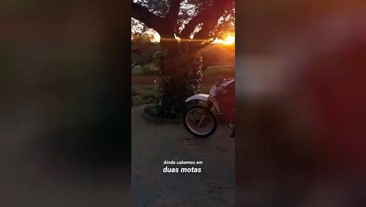 Grávida de 8 meses, Carolina Patrocínio de mota com as filhas sem capacete