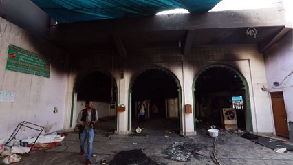 Hindu göstericiler camileri yaktı - YENİ DELHİ