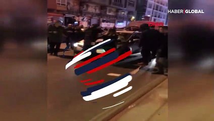 Kucağında bebeği olan kadının üzerine otomobil sürdü