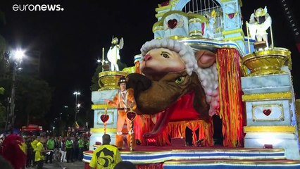 Política domina Carnaval do Rio de Janeiro
