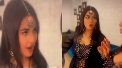 Mujhse Shaadi Karoge: Shehnaz Gill ने Neha Kakkar के Goa Beach पर किया डांस | FilmiBeat
