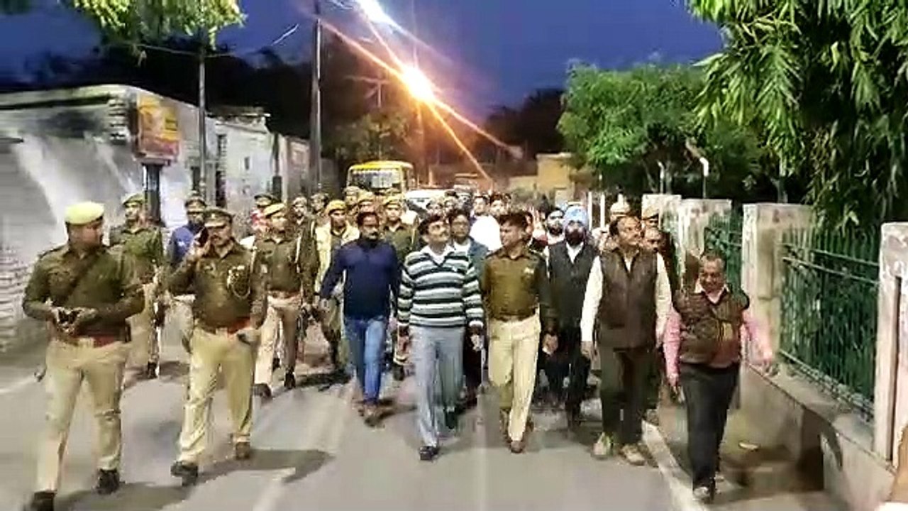 शाहजहांपुर: DM व SP ने होली पर निकलने वाले लाट...