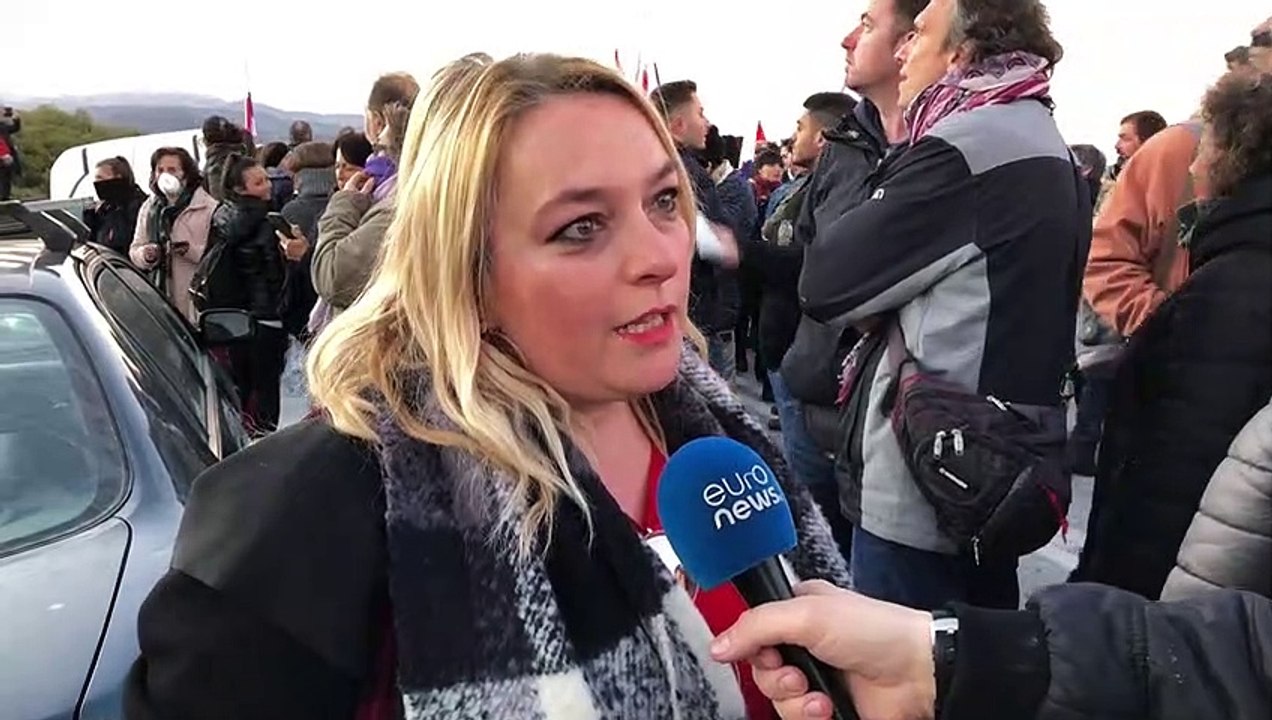 Λέσβος: Νέα επεισόδια στην Καράβα - Γενική απεργία στο Βόρειο Αιγαίο