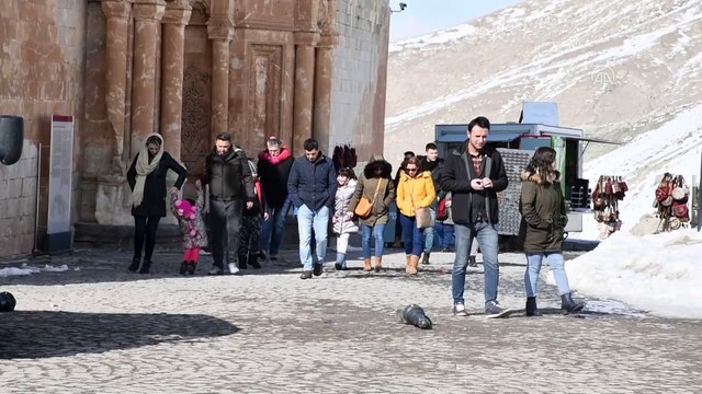 İshak Paşa Sarayı'nda kış güzelliği yaşanıyor - AĞRI
