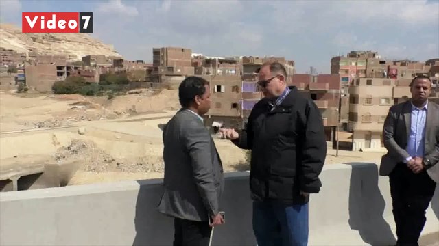 محافظ أسيوط يقود حملة لإزالة تعديات على أملاك الدولة ويتفقد مخرات سيول