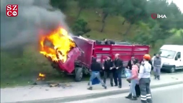 Pazarcılar, yanan kamyonetlerini damacanayla su dökerek söndürmeye çalıştı