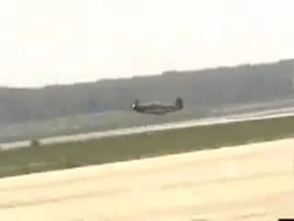 Avion-voltige-rase-mottes