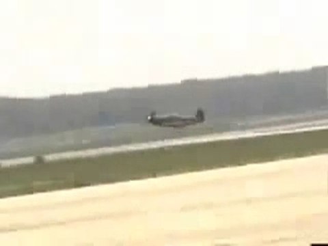 Avion-voltige-rase-mottes