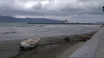Ora News - Dallgët me lartësi 2 metra, Vlorë e Sarandë pezullohen lundrimet për anijet e peshkimit