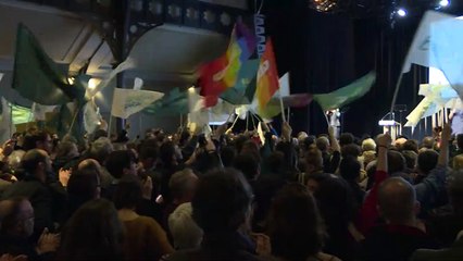 En meeting, Hidalgo appelle à l'union face au risque de "retour en arrière"