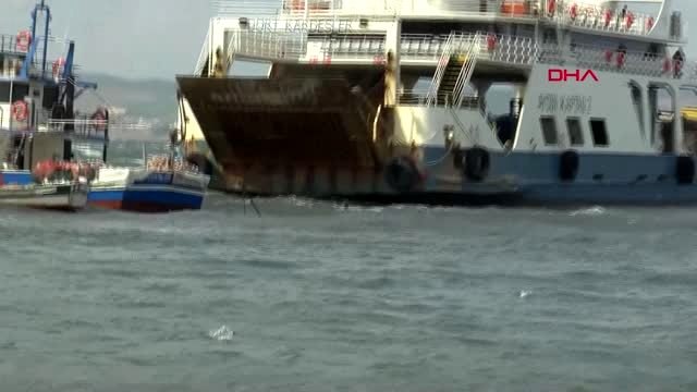 Çanakkale fırtına nedeniyle gelibolu feribotu karaya oturdu-3