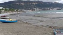 Ora News - Dallgët me lartësi 2 metra, Vlorë e Sarandë pezullohen lundrimet për anijet e peshkimit
