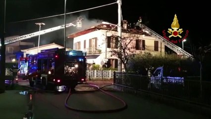 Camaiore (LU) - Fiamme divampate sul tetto di un’abitazione (27.02.20)