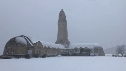 Monter à l'ossuaire de Douaumont sous la neige en quelques secondes...