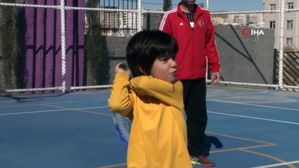 Basketbol sahalarından gelen tenis şampiyonluğu