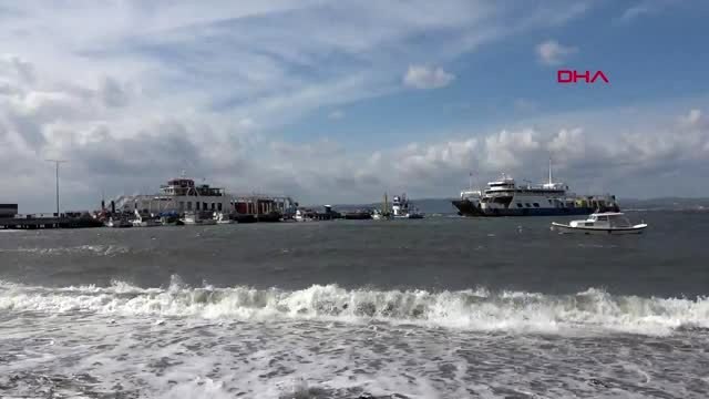 Çanakkale fırtına nedeniyle gelibolu feribotu karaya oturdu
