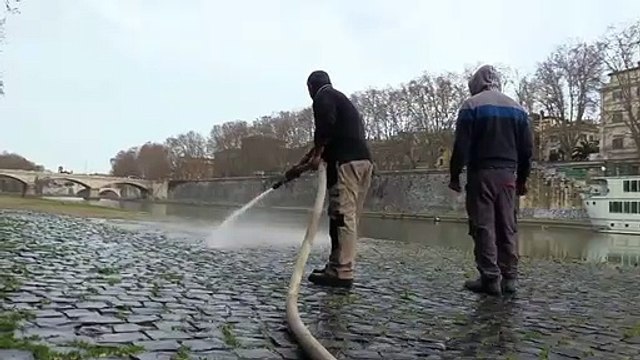 Raggi - Pulizia della pista ciclabile del Lungotevere (26.02.20)