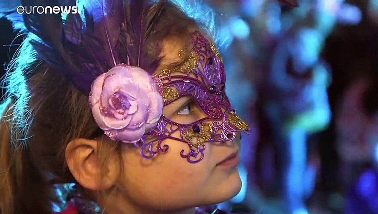 Carnaval de Nice : malgré le nouveau coronavirus, la fête continue