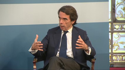 Aznar ve "devastadora" la mesa de diálogo