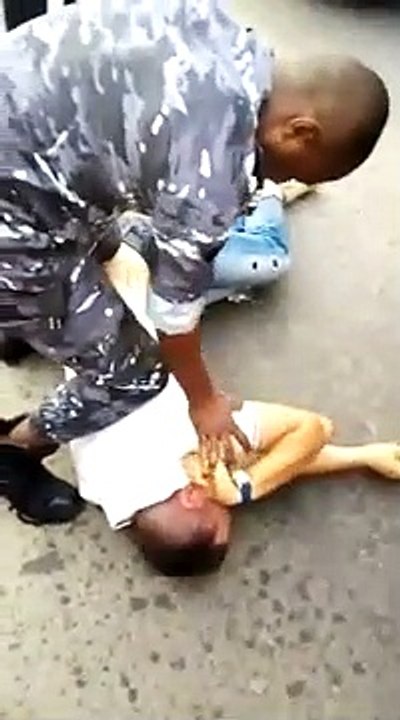 Un homme blanc gifle un policier ivoirien : Un geste qu'il va regretter