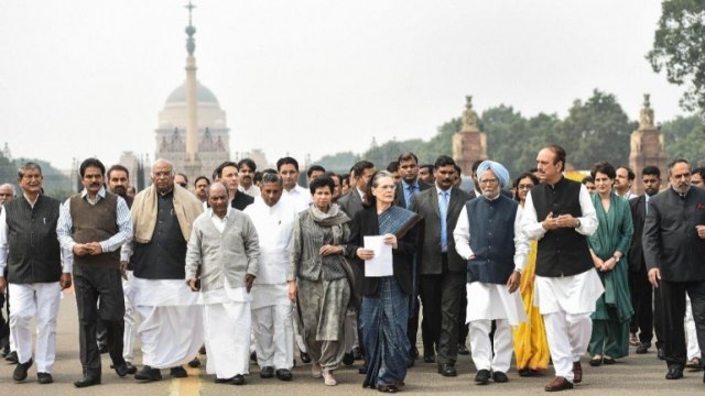 Congress delegation meets President over Delhi violence
