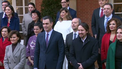El CIS mantiene al PSOE en cabeza, el PP baja y Ciudadanos sube