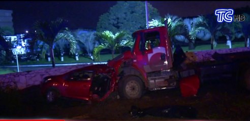 下载视频: Un muerto y tres heridos dejó un trágico accidente de tránsito en Guayaquil