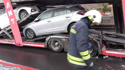 Sıfır otomobil yüklü tır yandı, 2 araç hasar gördü