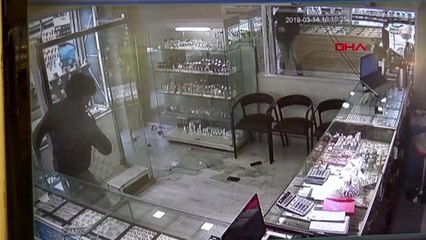 Bursa'da korku saçan çarşaflı gaspçılar 100'e yakın kamera incelenerek yakalandı