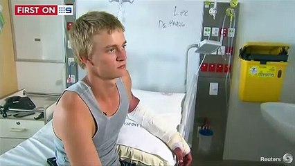 Salta a un río lleno de cocodrilos por amor