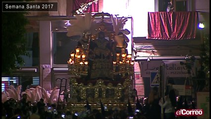 Señor de la Sentencia a su paso por la Plaza del Salvador en el año 2017