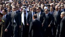 شاهد: السيسي يتقدم الجنازة العسكرية للرئيس المصري الأسبق حسني مبارك
