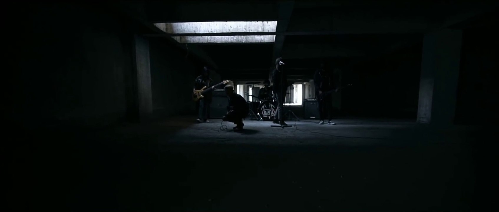 Crawling - AOI feat Vio