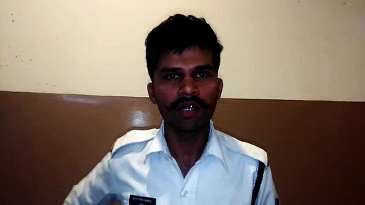 इंदौर के ट्रैफिक सिंघम सुमंत की बहादुरी, बस के कांच तोड़कर यात्रियों की जान बचाई