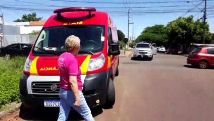 Ciclista é socorrida após acidente na Rua Paraná, no Coqueiral