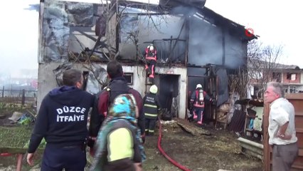 Samanlık küle döndü, içerideki hayvanlar telef olmaktan son anda kurtarıldı
