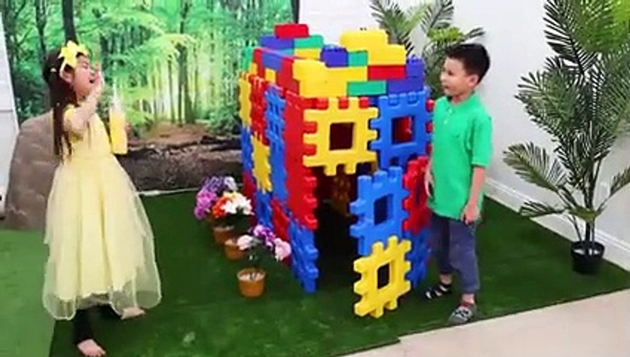 Emma and Jannie Pretend Play Hide and Seek | Learn To Help Others Kids Story