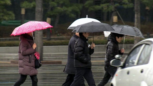 [날씨] 전국 비, 강원 산간 눈...주말, 맑고 포근 / YTN