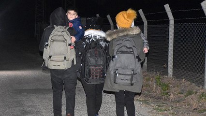 Edirne'de göçmenler Yunanistan sınırına yürüyor